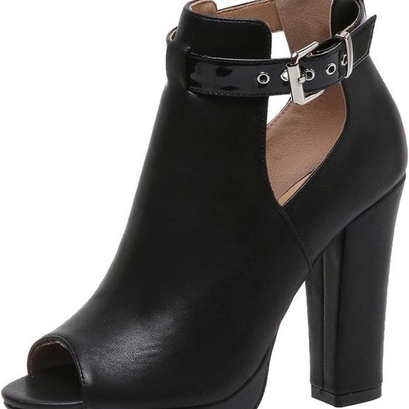 Shoes - Black Heeled Boots with Chunky Block Heels.NEW